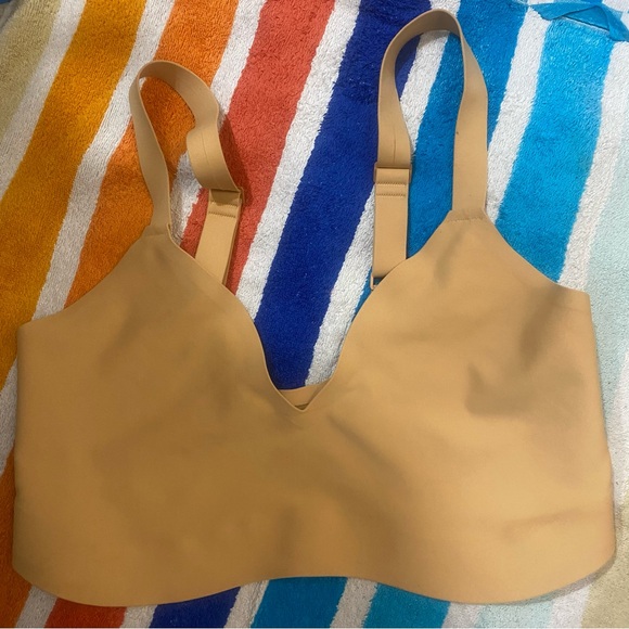NWOT Parade Seamless Universal Smooth Lift Triangle Bralette in Sand - Picture 9 of 9